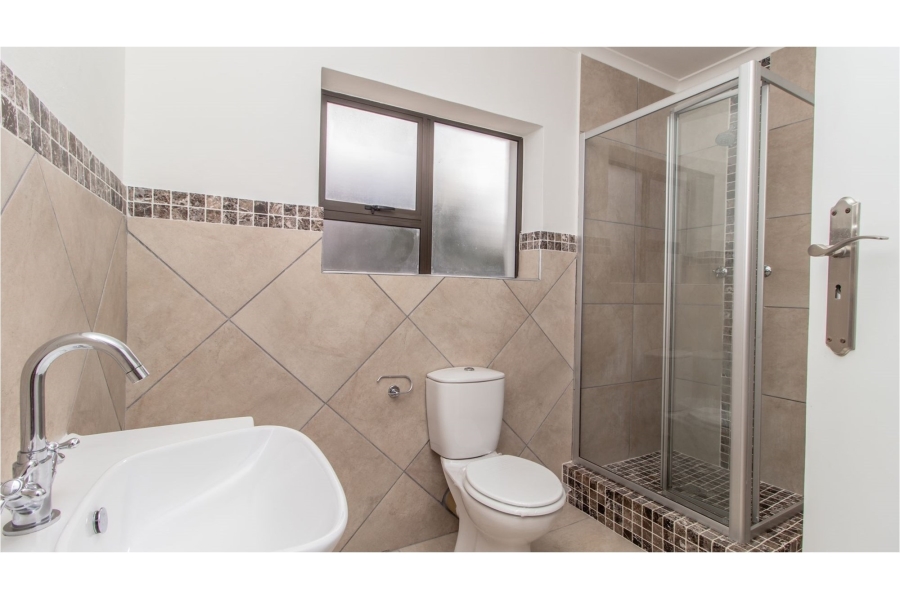 7 Bedroom Property for Sale in Loevenstein Western Cape